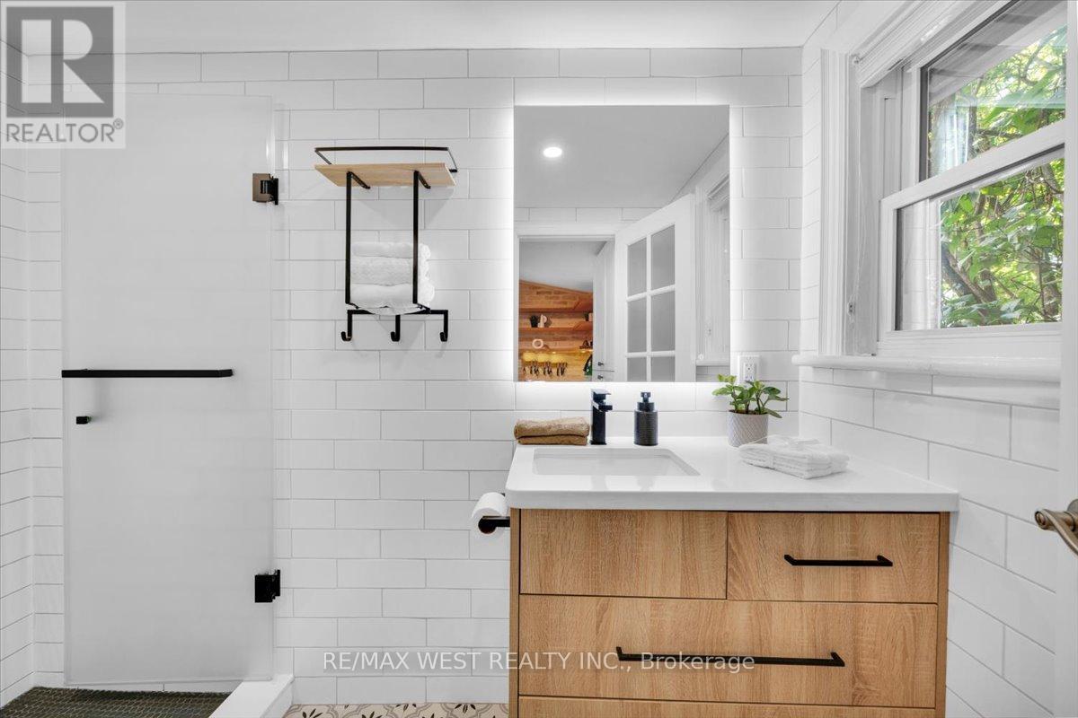 176 Sixth Street, Toronto, Ontario  M8V 3A5 - Photo 14 - W12471326