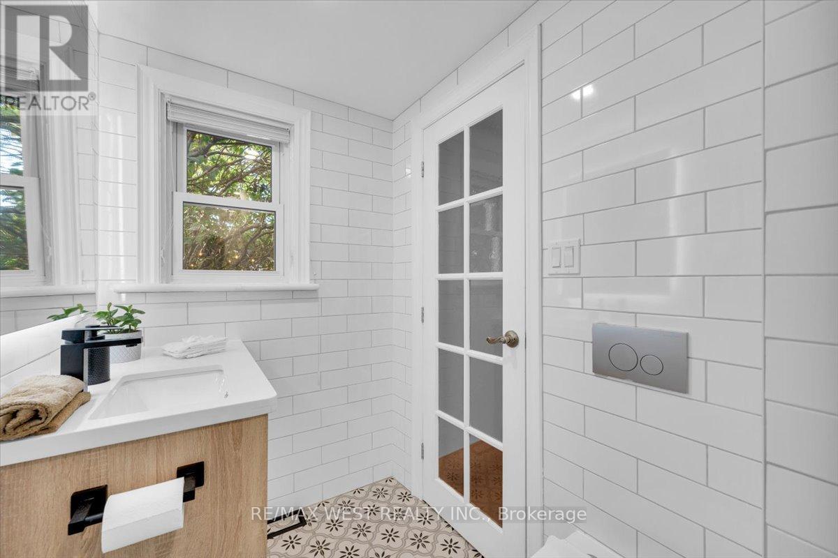 176 Sixth Street, Toronto, Ontario  M8V 3A5 - Photo 15 - W12471326