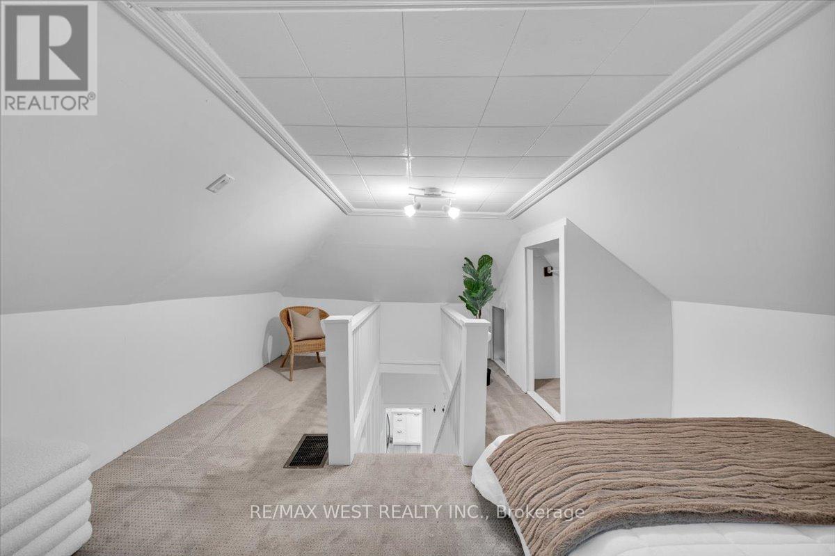 176 Sixth Street, Toronto, Ontario  M8V 3A5 - Photo 18 - W12471326