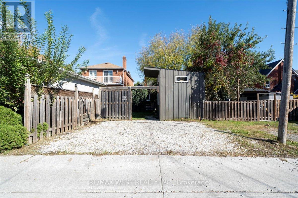 176 Sixth Street, Toronto, Ontario  M8V 3A5 - Photo 2 - W12471326