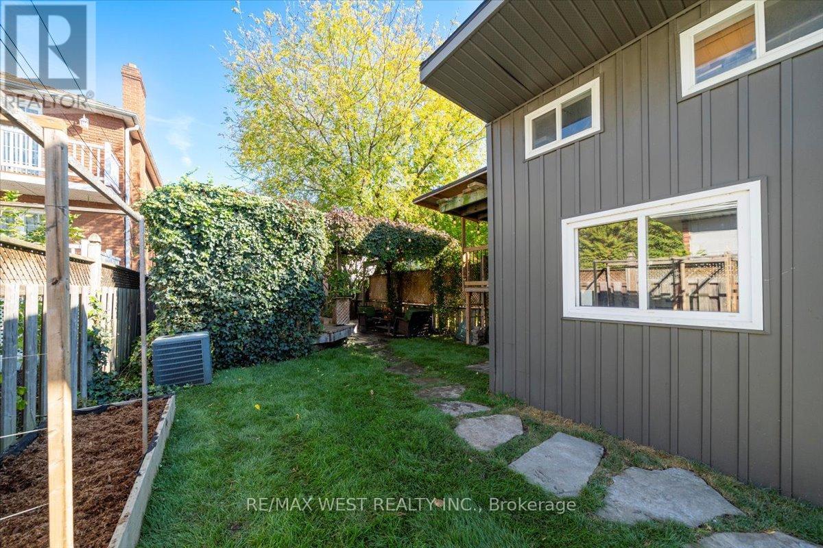 176 Sixth Street, Toronto, Ontario  M8V 3A5 - Photo 38 - W12471326