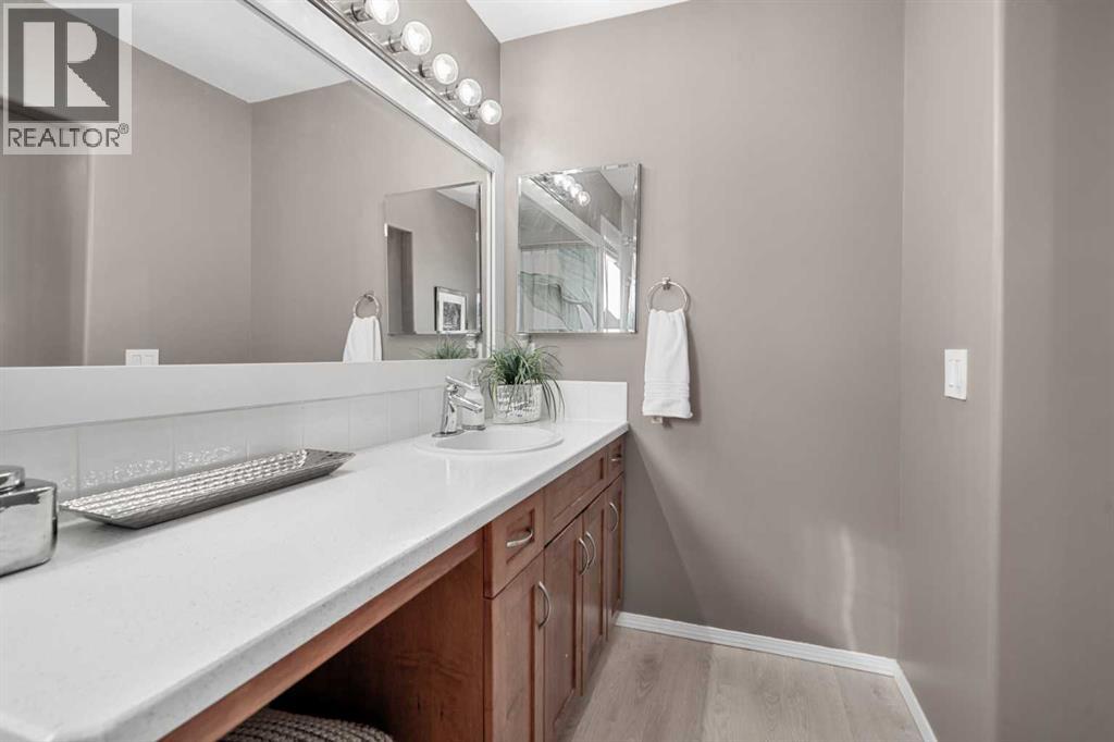 1038 Bridlemeadows Manor Sw, Calgary, Alberta  T2Y 4K9 - Photo 23 - A2264241