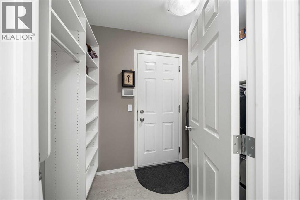 1038 Bridlemeadows Manor Sw, Calgary, Alberta  T2Y 4K9 - Photo 13 - A2264241