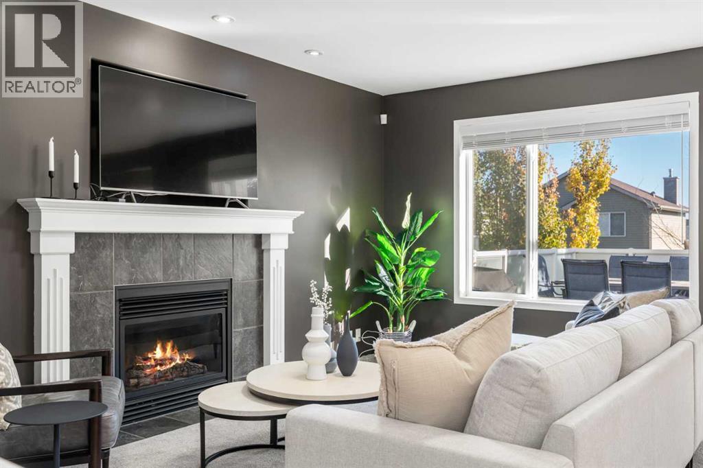 1038 Bridlemeadows Manor Sw, Calgary, Alberta  T2Y 4K9 - Photo 5 - A2264241