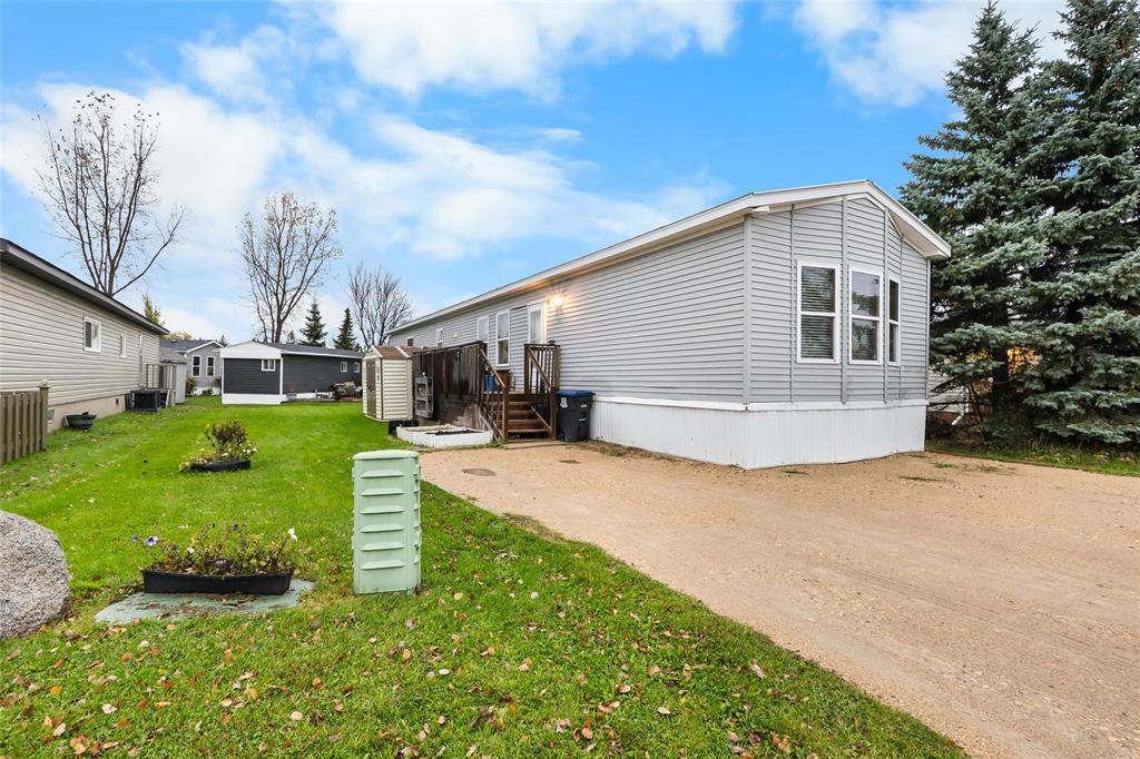 11 Aspen Six Drive, Steinbach, Manitoba  R5G 0M4 - Photo 1 - 202526796