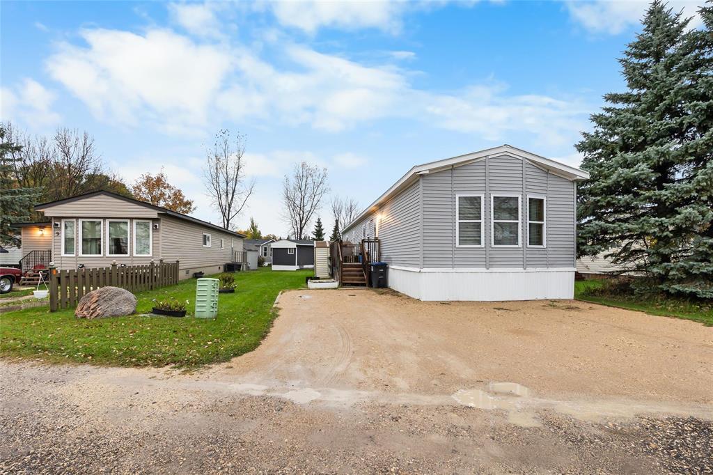 11 Aspen Six Drive, Steinbach, Manitoba  R5G 0M4 - Photo 3 - 202526796