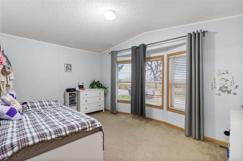 11 Aspen Six Drive, Steinbach, Manitoba  R5G 0M4 - Photo 8 - 202526796