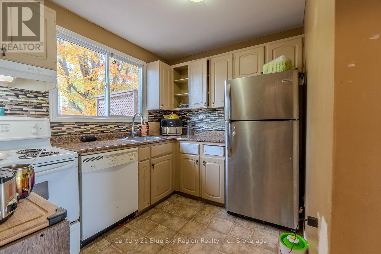 4 Sovereign Drive, North Bay, Ontario  P1A 2X9 - Photo 10 - X12471412