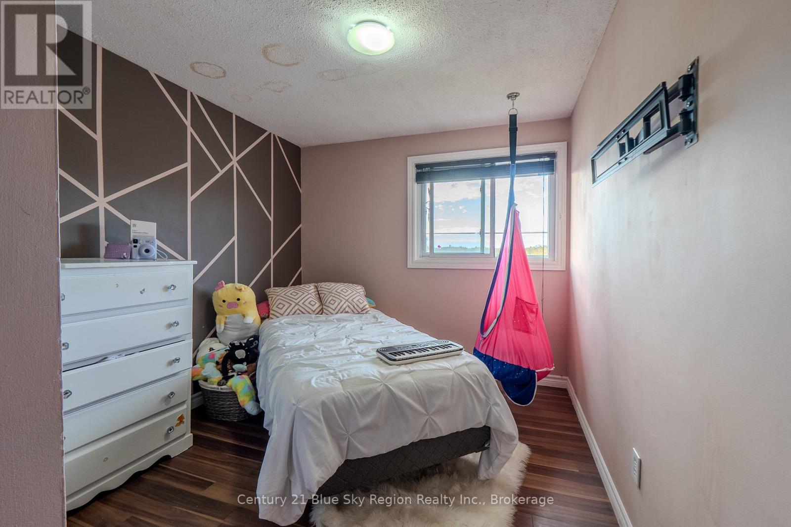 4 Sovereign Drive, North Bay, Ontario  P1A 2X9 - Photo 17 - X12471412