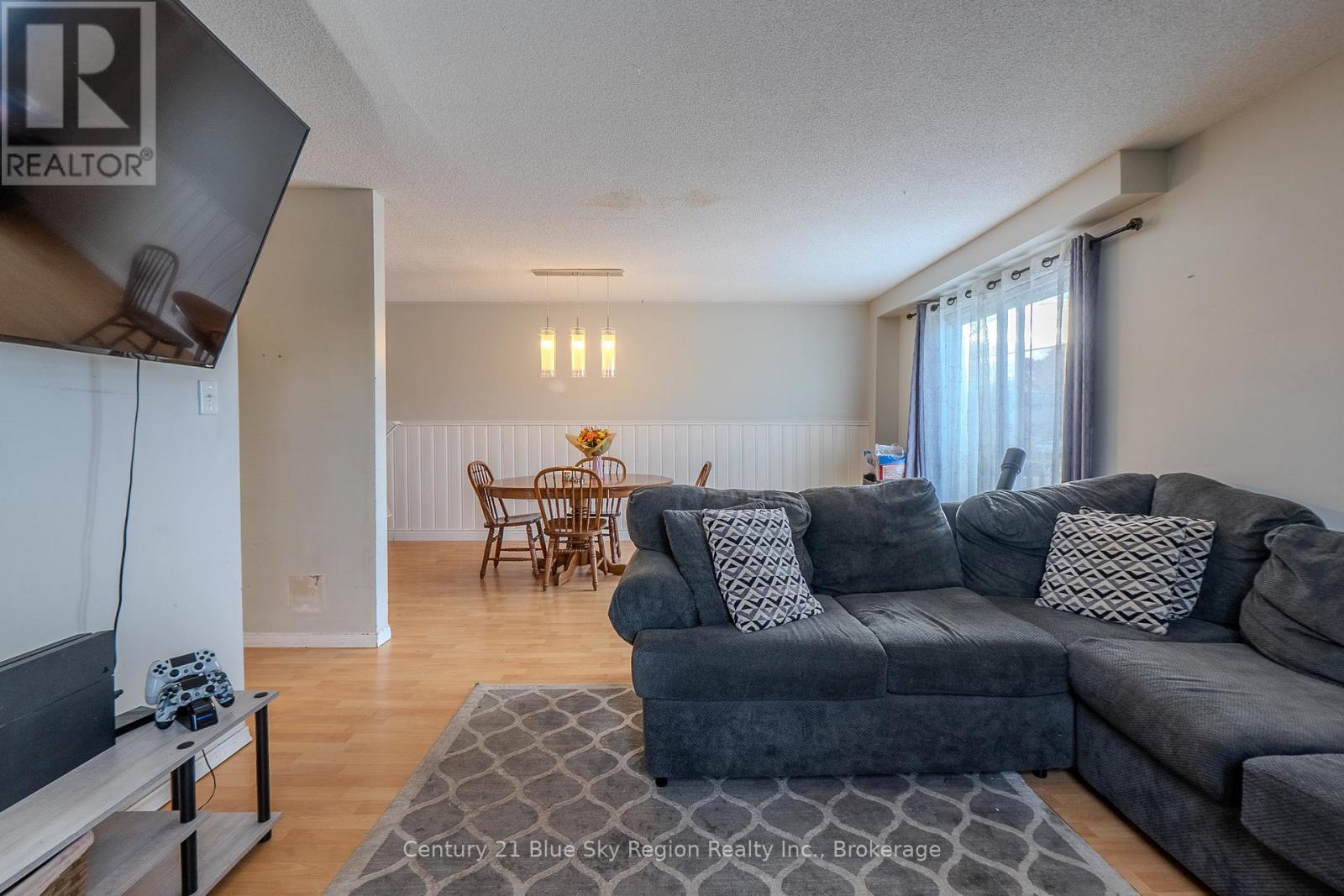 4 Sovereign Drive, North Bay, Ontario  P1A 2X9 - Photo 5 - X12471412