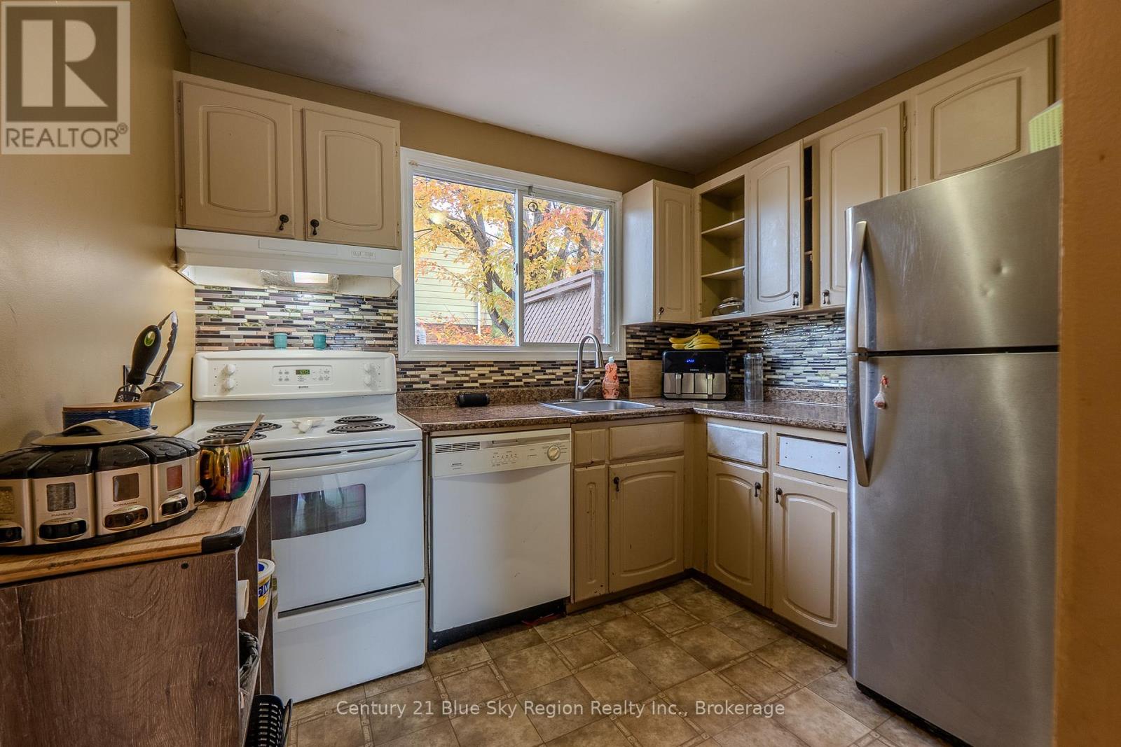 4 Sovereign Drive, North Bay, Ontario  P1A 2X9 - Photo 9 - X12471412