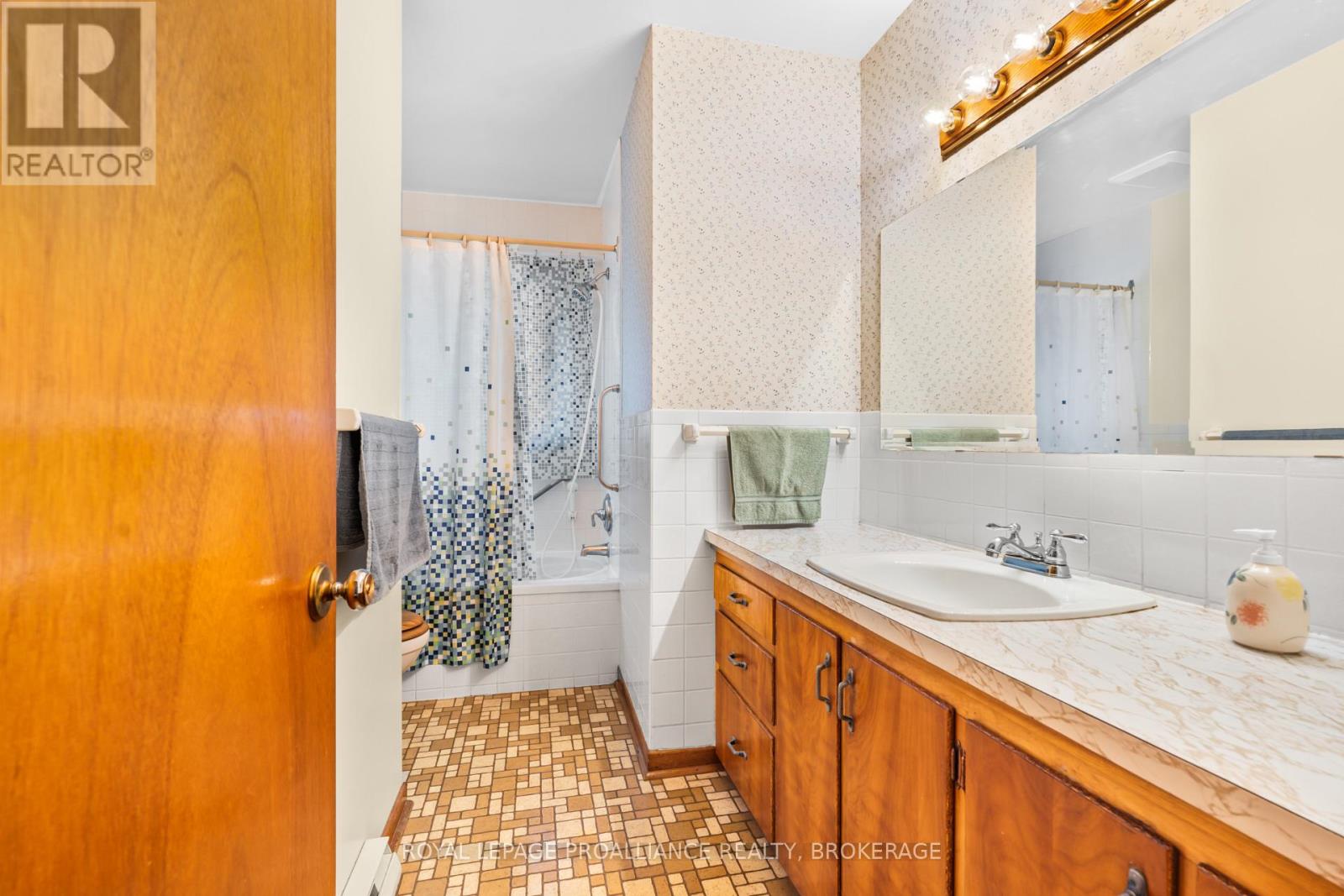 1125 Lincoln Drive, Kingston (South Of Taylor-Kidd Blvd), Ontario  K7M 4Z7 - Photo 18 - X12471475