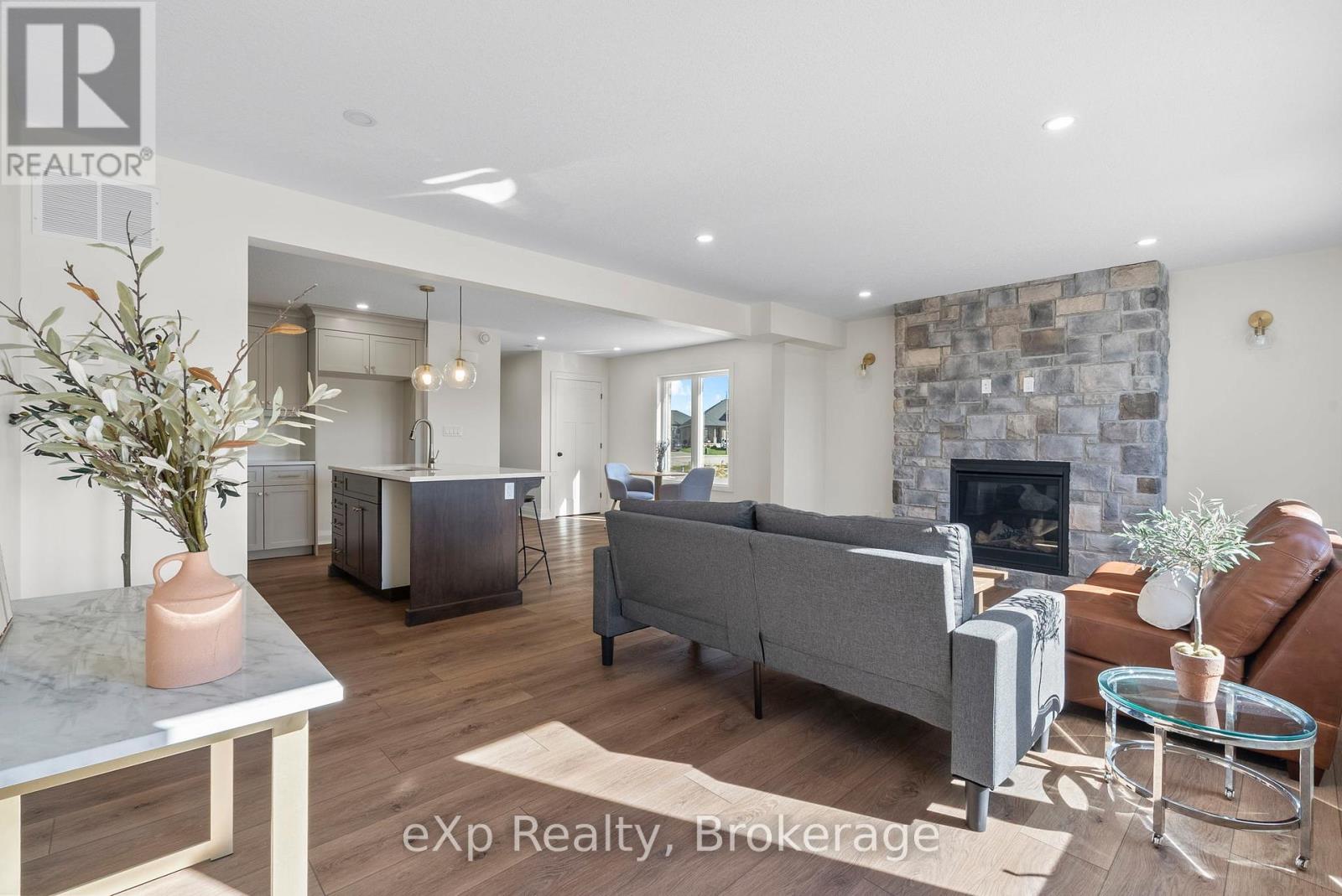 544 Newfoundland Street, Wellington North (Mount Forest), Ontario  N0G 2L2 - Photo 19 - X12471455