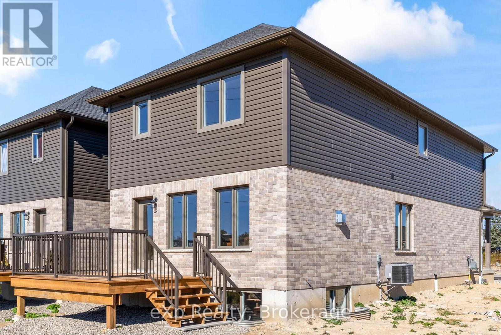 544 Newfoundland Street, Wellington North (Mount Forest), Ontario  N0G 2L2 - Photo 38 - X12471455