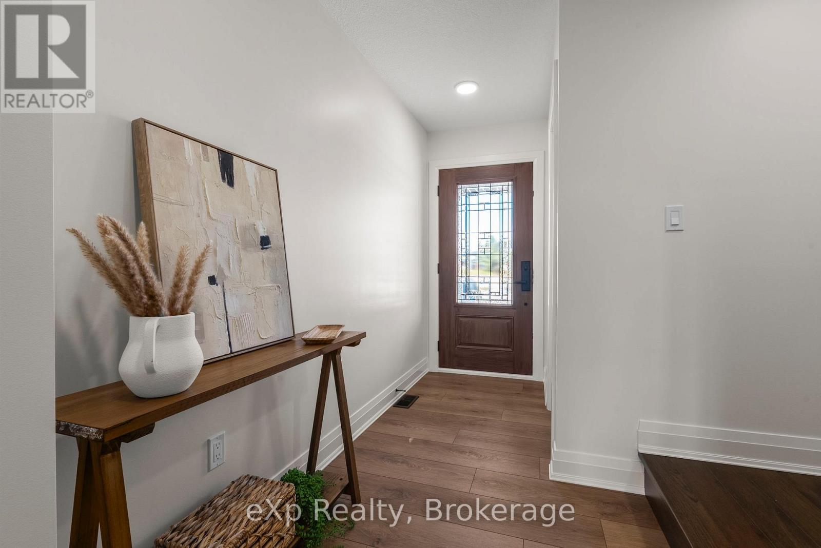 544 Newfoundland Street, Wellington North (Mount Forest), Ontario  N0G 2L2 - Photo 6 - X12471455