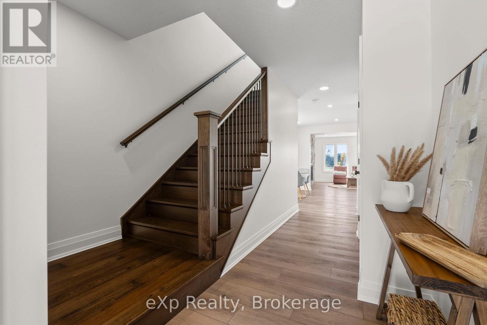 544 Newfoundland Street, Wellington North (Mount Forest), Ontario  N0G 2L2 - Photo 7 - X12471455