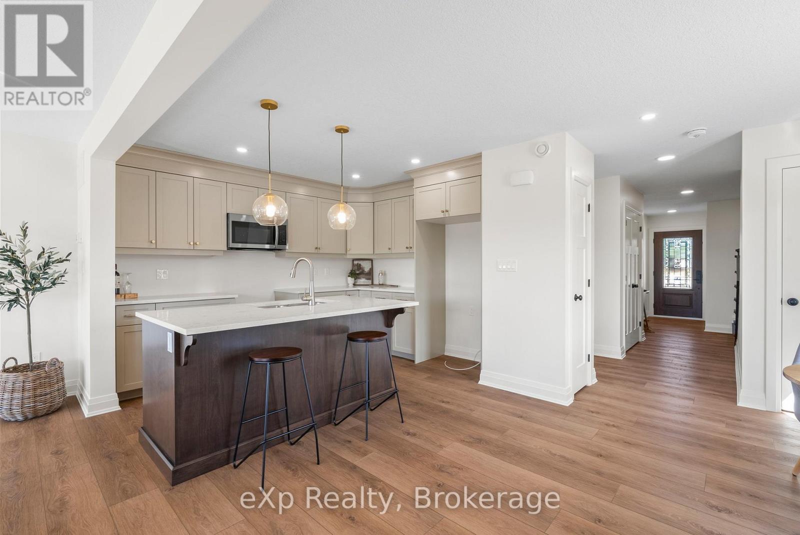 544 Newfoundland Street, Wellington North (Mount Forest), Ontario  N0G 2L2 - Photo 9 - X12471455
