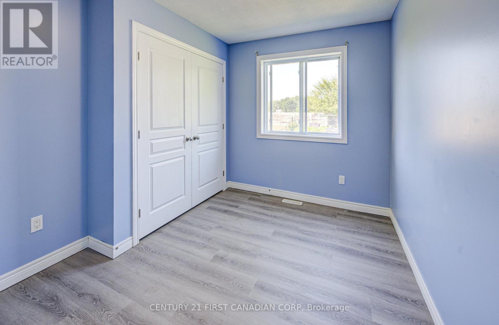 212 Ewart Street Sw, Strathroy-Caradoc (Nw), Ontario  N7G 4G6 - Photo 14 - X12471429