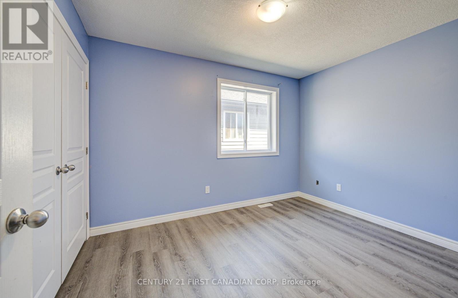 212 Ewart Street Sw, Strathroy-Caradoc (Nw), Ontario  N7G 4G6 - Photo 15 - X12471429