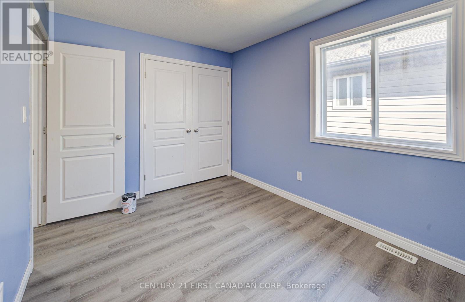212 Ewart Street Sw, Strathroy-Caradoc (Nw), Ontario  N7G 4G6 - Photo 16 - X12471429