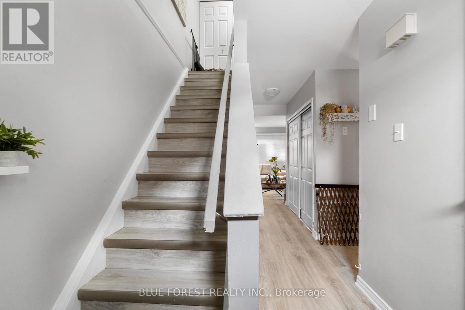 18 - 166 Southdale Road W, London South, Ontario  N6J 2J1 - Photo 3 - X12471485
