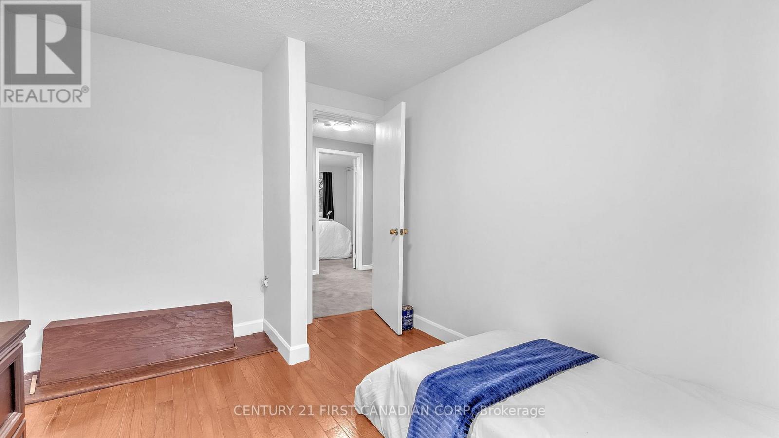 22 - 300 Sandringham Crescent, London South (South R), Ontario  N6C 5B4 - Photo 17 - X12471526