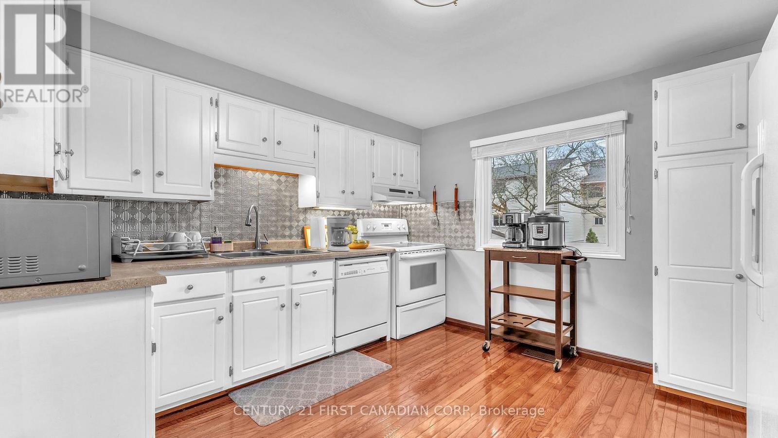 22 - 300 Sandringham Crescent, London South (South R), Ontario  N6C 5B4 - Photo 8 - X12471526