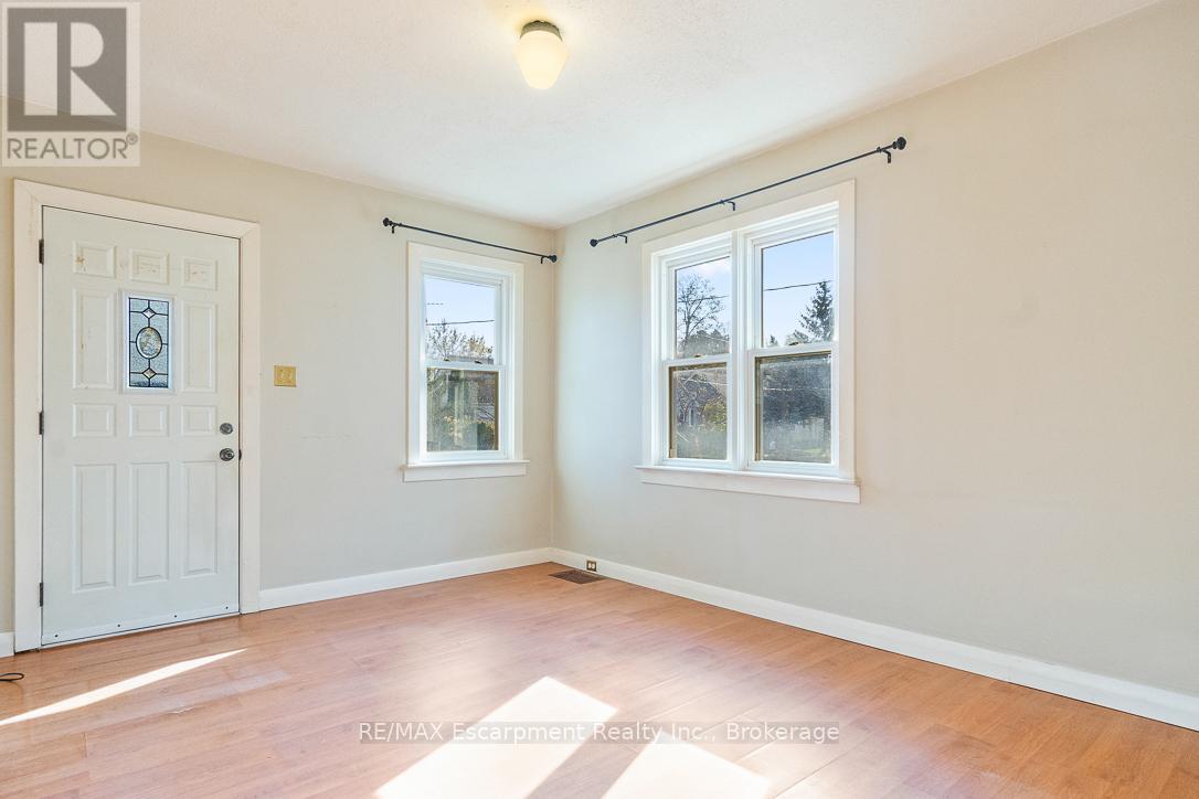 115 Stewart Street, Oakville, Ontario  L6K 1X8 - Photo 4 - W12471478