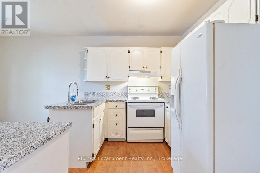 115 Stewart Street, Oakville, Ontario  L6K 1X8 - Photo 5 - W12471478