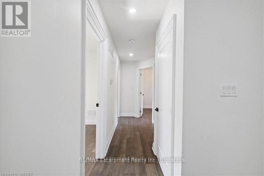 214 Lakewood Drive, Oakville, Ontario  L6K 1B2 - Photo 16 - W12471496