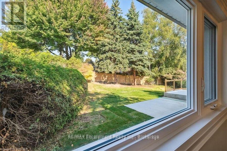 214 Lakewood Drive, Oakville, Ontario  L6K 1B2 - Photo 19 - W12471496