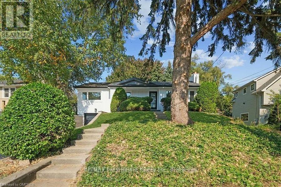 214 Lakewood Drive, Oakville, Ontario  L6K 1B2 - Photo 2 - W12471496