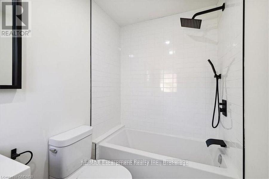 214 Lakewood Drive, Oakville, Ontario  L6K 1B2 - Photo 21 - W12471496