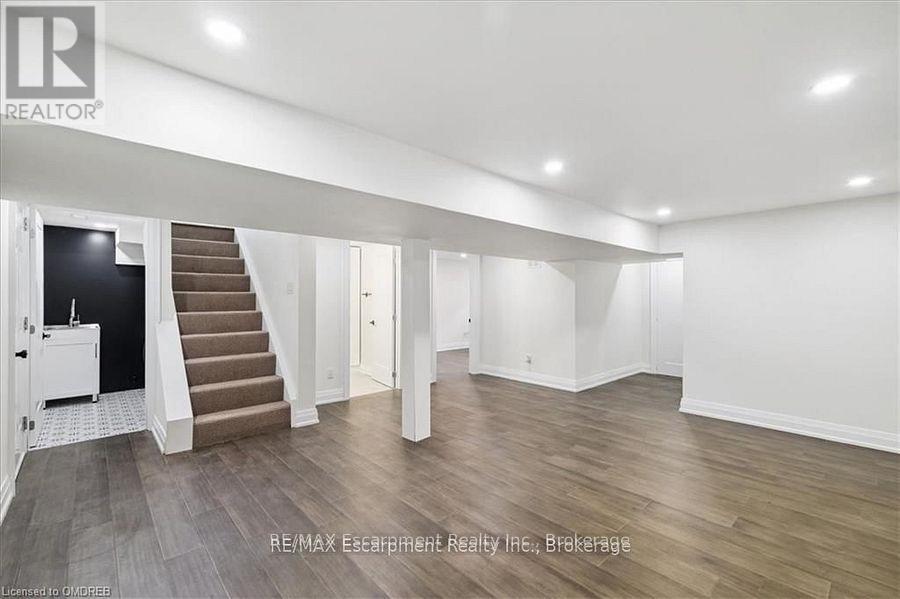 214 Lakewood Drive, Oakville, Ontario  L6K 1B2 - Photo 27 - W12471496