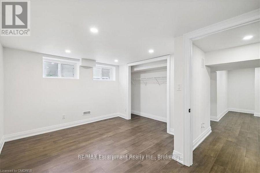 214 Lakewood Drive, Oakville, Ontario  L6K 1B2 - Photo 29 - W12471496