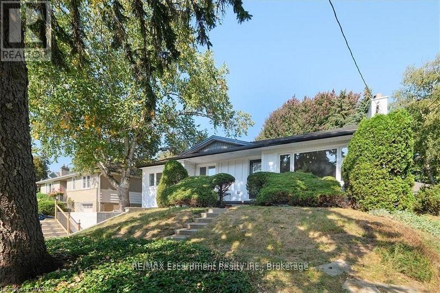 214 Lakewood Drive, Oakville, Ontario  L6K 1B2 - Photo 3 - W12471496