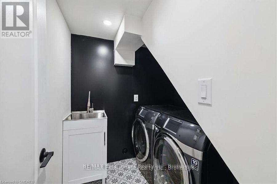 214 Lakewood Drive, Oakville, Ontario  L6K 1B2 - Photo 31 - W12471496