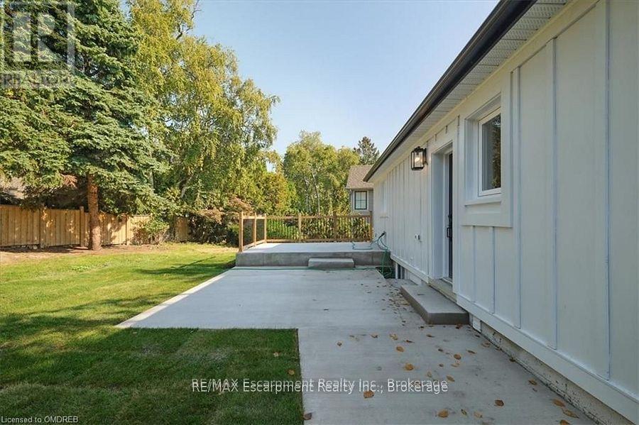 214 Lakewood Drive, Oakville, Ontario  L6K 1B2 - Photo 33 - W12471496