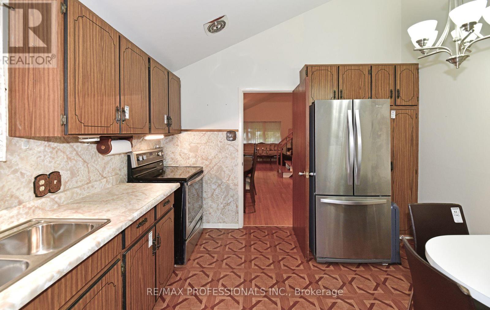 2 Lesterwood Crescent, Toronto, Ontario  M1P 3L4 - Photo 13 - E12471339
