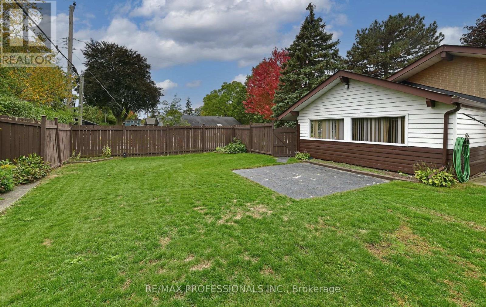2 Lesterwood Crescent, Toronto, Ontario  M1P 3L4 - Photo 24 - E12471339