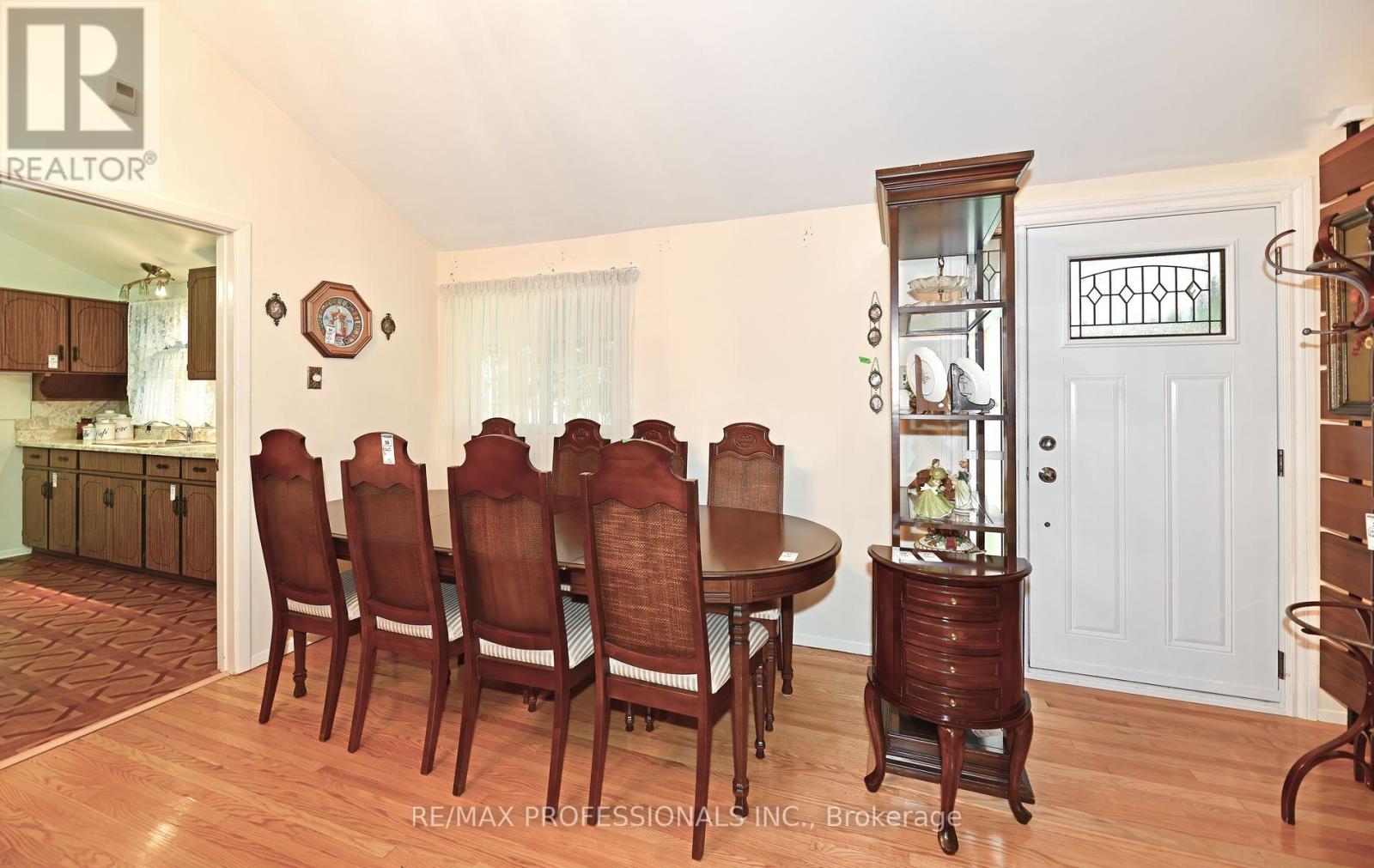 2 Lesterwood Crescent, Toronto, Ontario  M1P 3L4 - Photo 9 - E12471339