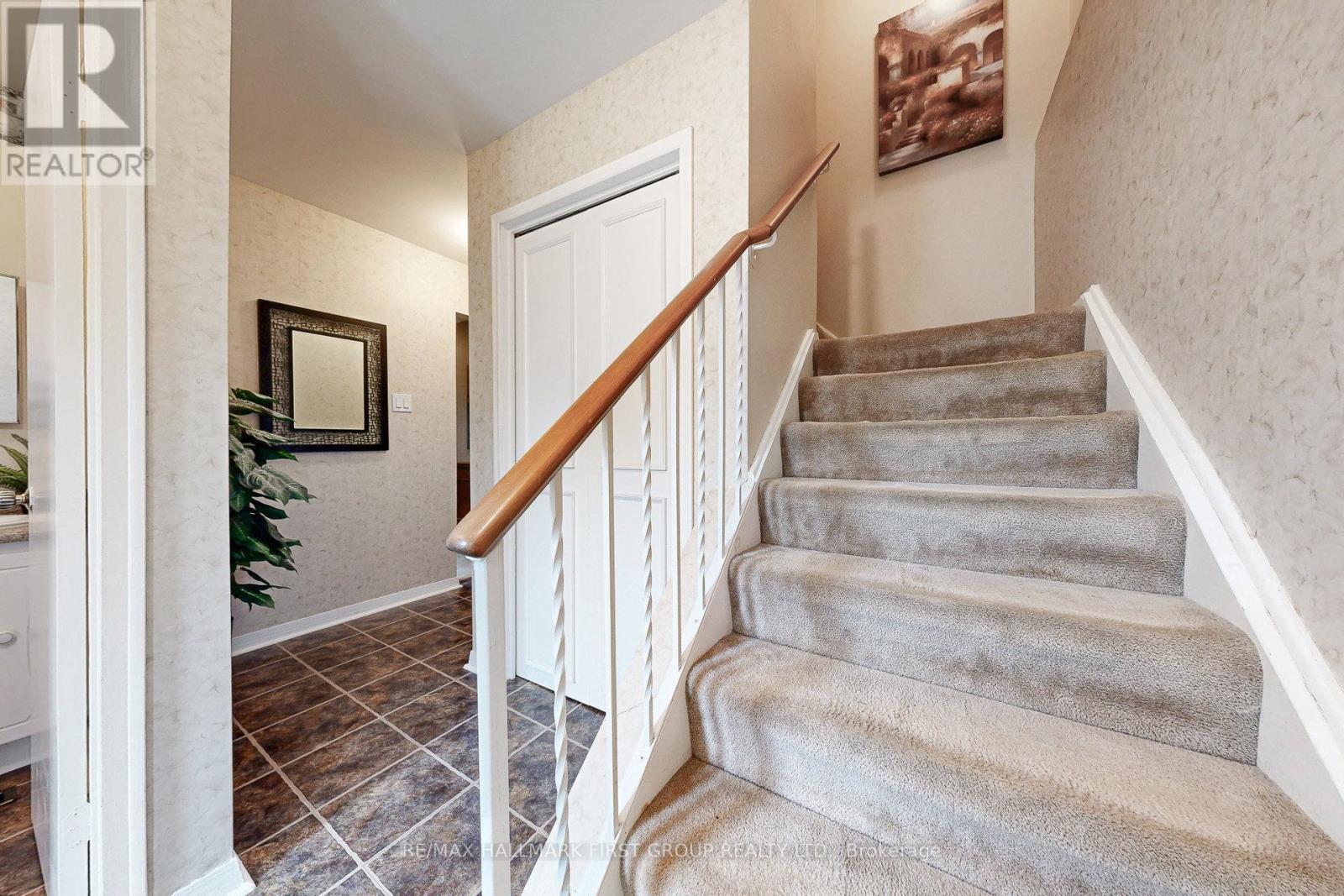 512 Creekview Circle, Pickering, Ontario  L1W 2Z6 - Photo 3 - E12471366