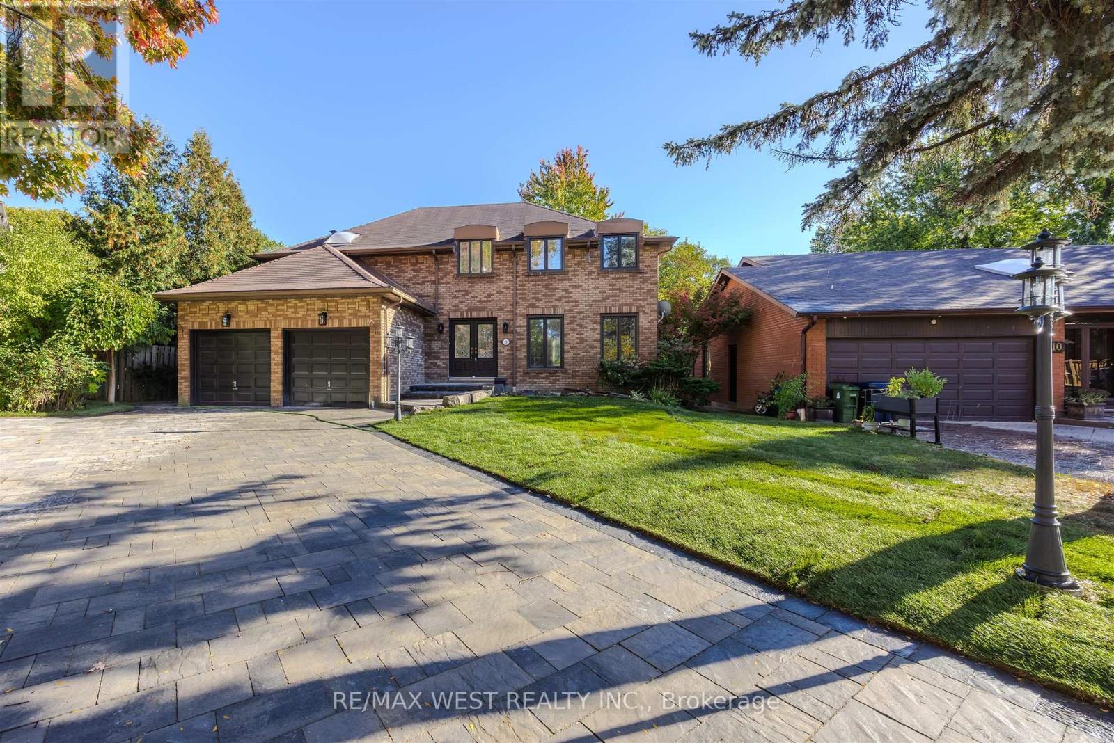12 TREDVALLEY GROVE, Toronto, Ontario