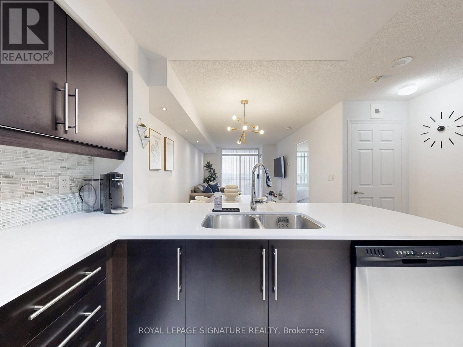 708 - 75 King Williams Crescent, Richmond Hill, Ontario  L4B 0C1 - Photo 1 - N12471162