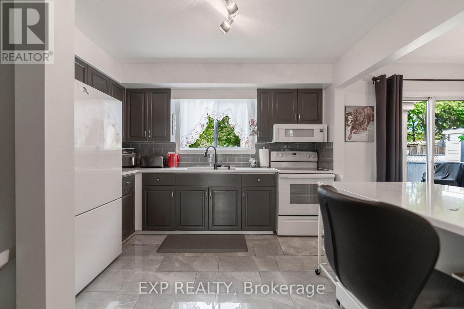 7141 Rosseau Place, Niagara Falls, Ontario  L2J 3V1 - Photo 12 - X12471457