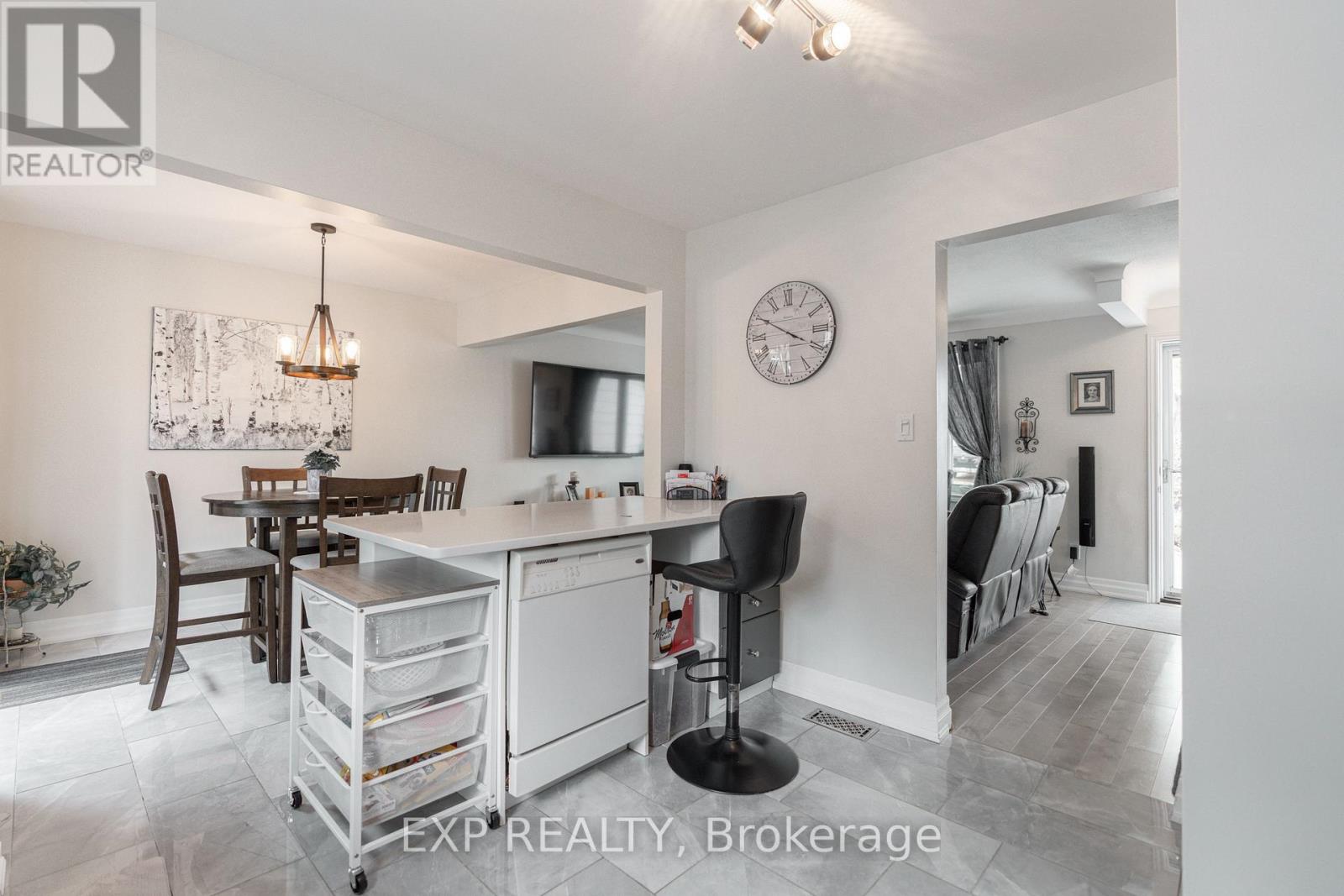 7141 Rosseau Place, Niagara Falls, Ontario  L2J 3V1 - Photo 13 - X12471457