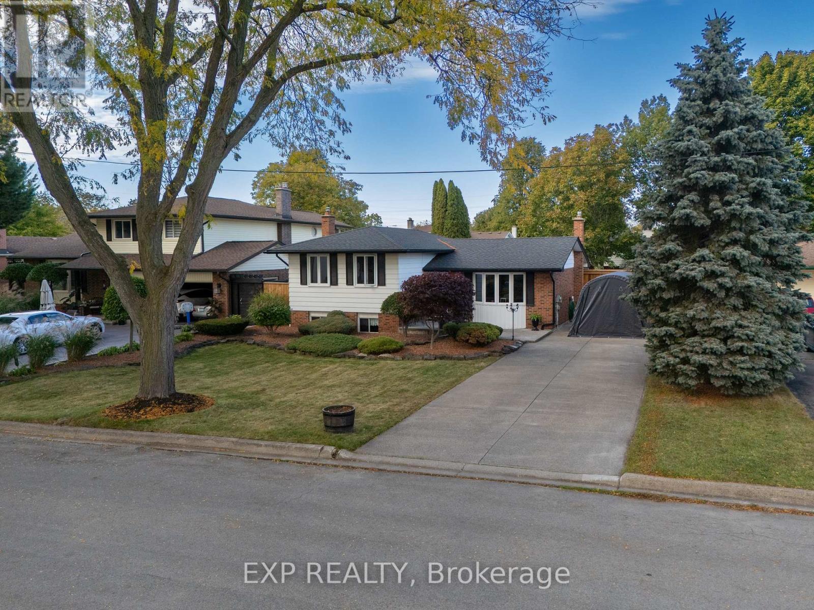 7141 Rosseau Place, Niagara Falls, Ontario  L2J 3V1 - Photo 2 - X12471457