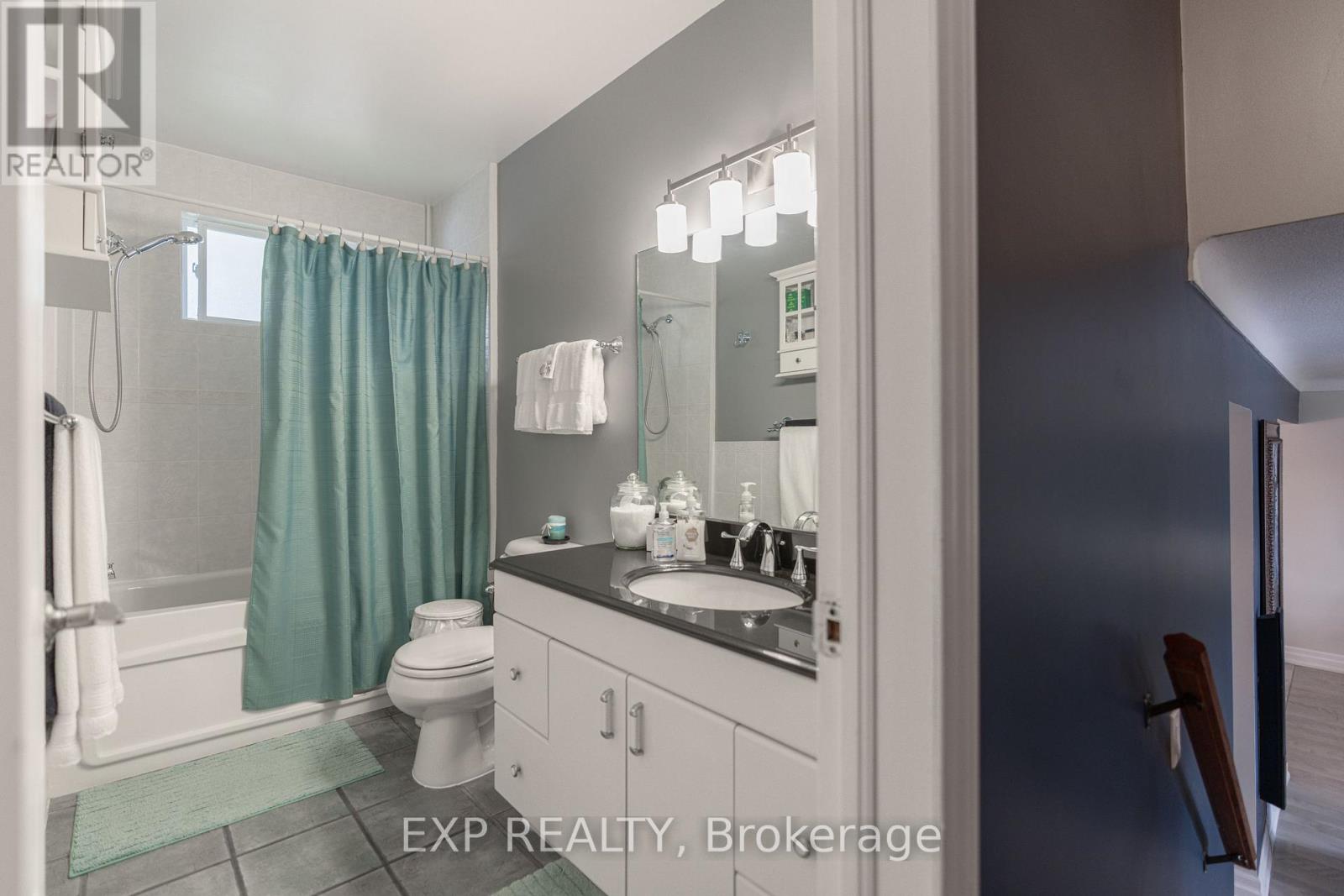 7141 Rosseau Place, Niagara Falls, Ontario  L2J 3V1 - Photo 23 - X12471457