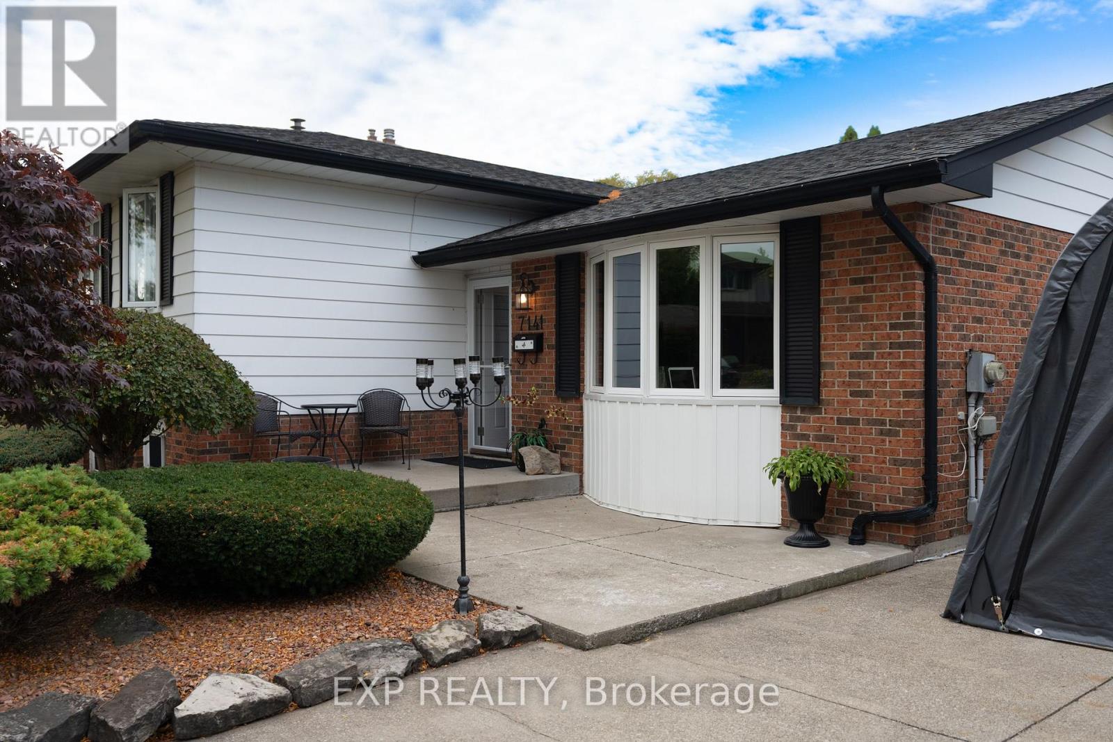 7141 Rosseau Place, Niagara Falls, Ontario  L2J 3V1 - Photo 5 - X12471457