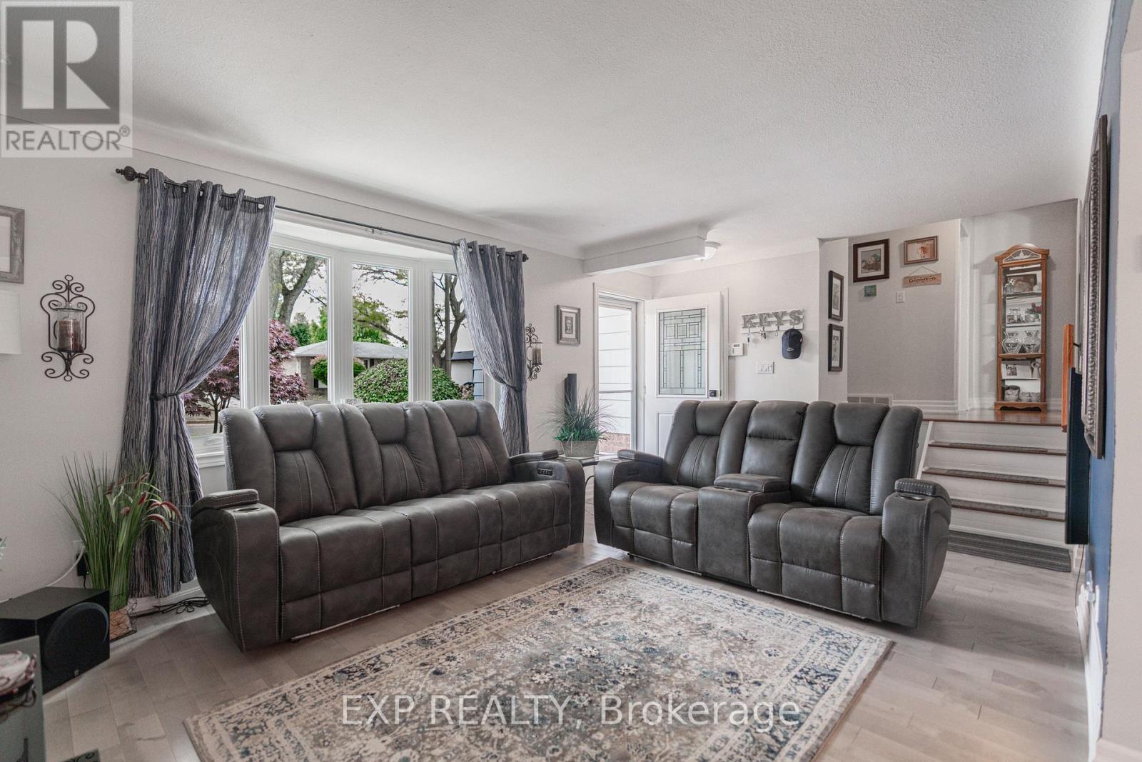 7141 Rosseau Place, Niagara Falls, Ontario  L2J 3V1 - Photo 8 - X12471457
